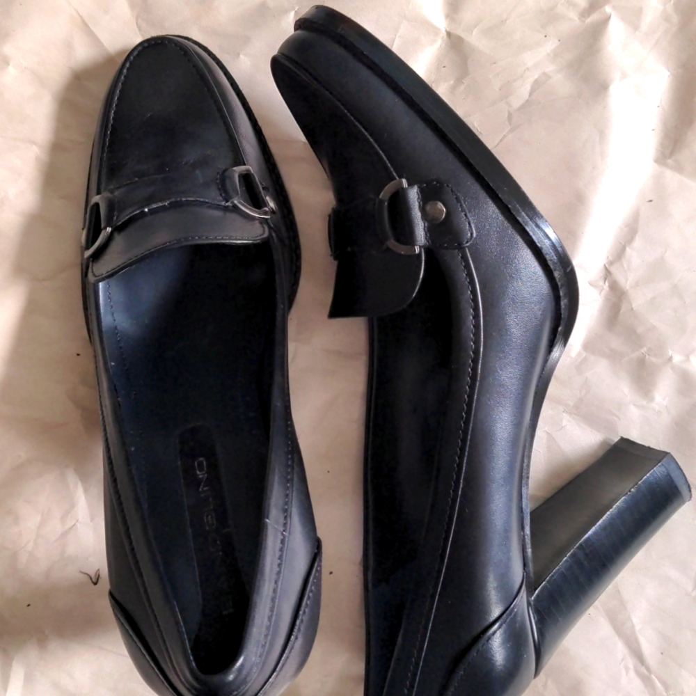 Bandolino heeled shoes. Loafer. Black, EUC, size 10M, gunmetal details, 4" Heels